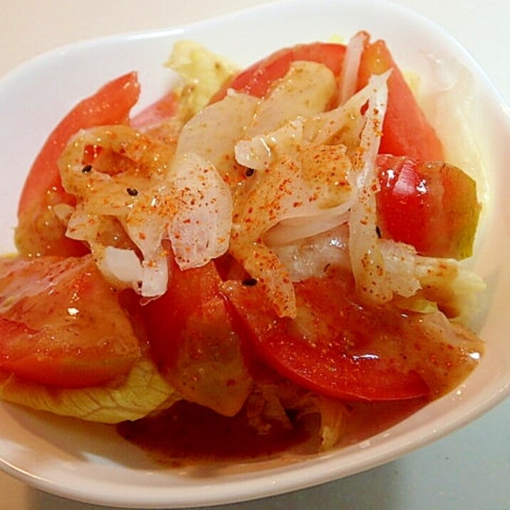 ごまドレで　レタスとトマトと玉ねぎのピリ辛サラダ